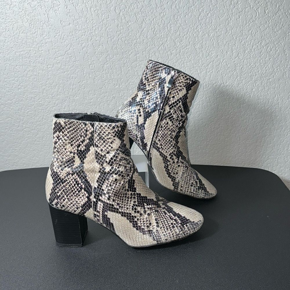 HALOGEN FAUX SNAKE SKIN BOOTIE SIZE 8.5